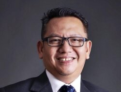 Rektor UII Bacakan Puisi “Tetaplah Bodoh” di Kenduri Ibu-ibu Berisik*
