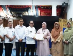 Bupati Eka Putra Terima Bantuan Dari IKLB Jabodetabek dan AP3MI