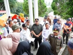 Wabup Dampingi Sestama Tinjau Pembangunan Huntara