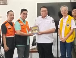 Pemkab Bulukumba Serahkan Bantuan Untuk Korban Bencana di Tanah Datar
