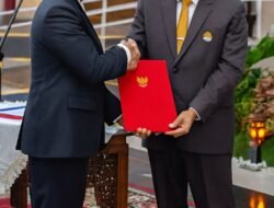 Dr. Zefnihan Dilantik Kepala Bappeda Sumbar
