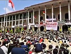 Gejolak Mahasiswa UGM Angkat Slogan Revolusi Pendidikan