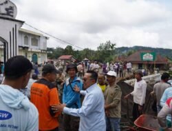 Bupati Eka Putra Berikan Bantuan, Hadir Langsung dan Apresiasi Gotong Royong