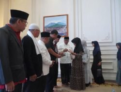 Wako Hendri Arnis Buka Puasa Bersama Anak Yatim dan Salurkan Zakat Baznas