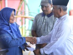 Wakil Wali Kota Solok Serahkan Bantuan Korban Kebakaran