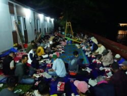 Bupati Tanah Datar Sahur Bersama Penghuni Huntara