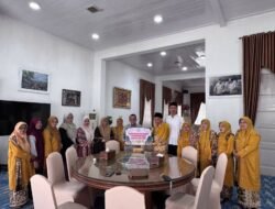 Kerabat Kesultanan Pagaruyung dan Bundo Kanduang Jambi Serahkan Bantuan
