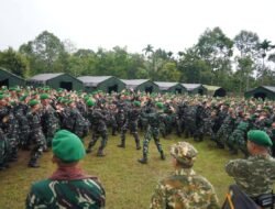 542 Prajurit Yonif TP 951/Pandeka Marapi Disambut Upacara di Simawang