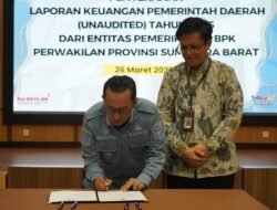 Bupati Eka Putra Serahkan LKPD kepada BPK RI Perwakilan Sumbar