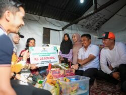 Bupati Solok Dampingi Wakil Gubernur Sumbar Serahkan Bantuan Bedah Rumah