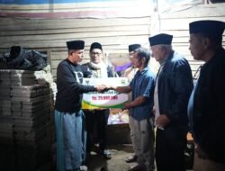 Bupati Solok Sahur Bersama, Serahkan Bantuan Rumah Layak Huni