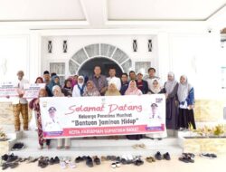 Wali Kota Pariaman Serahkan Bantuan Jaminan Hidup Kemensos  Korban Banjir dan Longsor