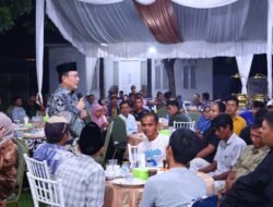 Wako Zulmaeta Bukber Dengan Petugas Kebersihan Kota Payakumbuh