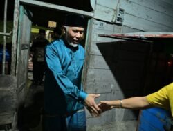 Mahyeldi Bawa Bantuan Bedah Rumah Untuk Penjual Es Tebu di Pariaman