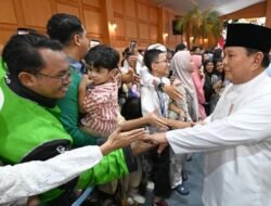 Lebaran di Istana: Tradisi Gelar Griya Jadi Momen Haru Ribuan Warga