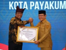 Walikota Zulmaeta Terima Penghargaan Dari Menteri Hukum Atas Terbentuknya Pos Bankum