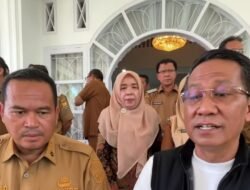Menkum RI Supratman Disambut Wali Kota Pariaman Yota Balad