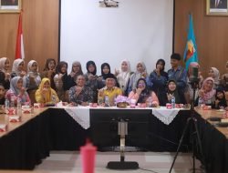 Wawako Buka Workshop Penulisan Naskah Pertunjukan FKIP UMMY Kota Solok