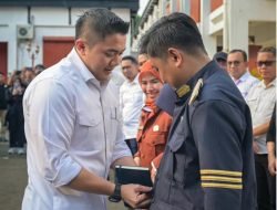 Seskab Teddy Indra Wijaya Tinjau Sekolah Rakyat