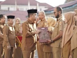 Wali Kota Solok Pimpin Apel Pagi dan Serahkan Bantuan Korpri
