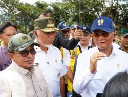 MENTERI PU KUNJUNGI TALUK DAN SEKOLAH RAKYAT