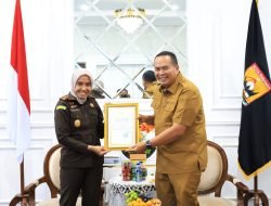 Wako Yota Balad Anugerahkan Penghargaan, Kajari Pariaman Diganjar Apresiasi