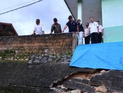 Wako Zulmaeta Turun Langsung Kelokasi Banjir di Payakumbuh