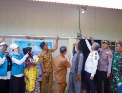 Bupati Solok Resmikan & Nyalakan secara Simbolis Bantuan Pasang Baru Listrik
