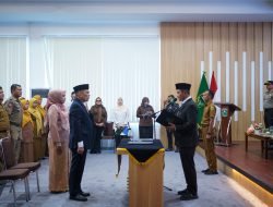 Bupati Solok Jon Firman Pandu Lantik & Ambil Sumpah Jabatan  Penjabat Sekda
