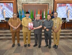 Gubernur Mahyeldi Serahkan KUA‑PPAS 2027 ke DPRD