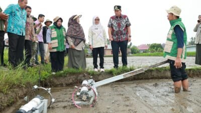 Tanam Perdana Padi Teknologi PM‑AAS di Pariaman, Dorong Pertanian Modern Efisien