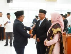 Bupati Eka Putra Lantik Inoki Ulma Tiara Direktur Perumda Air Minum Tirta Alami