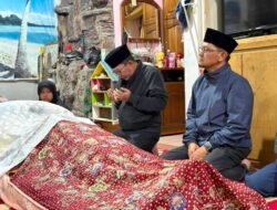 Bupati Eka Putra Melayat Ke Rumah Duka Almarhum Handa Yanda