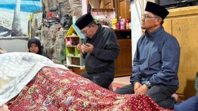 Bupati Eka Putra Melayat Ke Rumah Duka Almarhum Handa Yanda