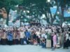 Ribuan Warga Padati Lapangan Cindua Mato Saksikan Penurunan Bendera HUT Ke-81 RI