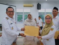 Bupati Serahkan 44 SK Guru Sebagai Kepala Sekolah Tingkat SD & SMP
