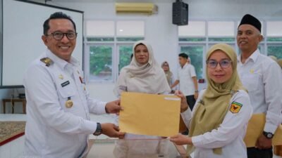 Bupati Serahkan 44 SK Guru Sebagai Kepala Sekolah Tingkat SD & SMP