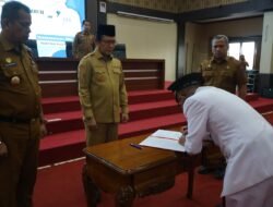 Wako Zulmaeta Lantik Tujuh Belas ASN Jabatan di Bidang Pendidikan