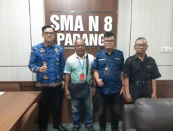 SEMARAK PERINGATAN HUT RI KE 81 SMAN 8 PADANG BERLANGSUNG MERIAH DAN KHIDMAT