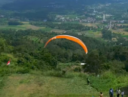 Puncak Garunun Payo Bersolek, Kota Solok Bidik Wisatawan Lewat Paralayang dan Keindahan Alam