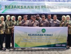 Kajati Sumbar Turun ke Arosuka, Bawa 1,5 Ton Beras Untuk Korban Galodo