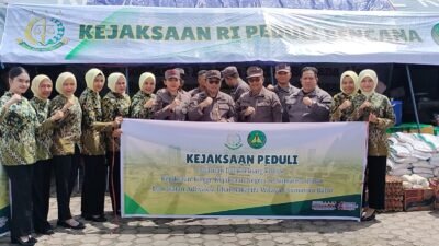 Kajati Sumbar Turun ke Arosuka, Bawa 1,5 Ton Beras Untuk Korban Galodo