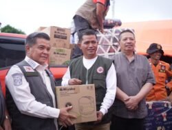 Bupati Agam Bawa Bantuan Rp75 Juta untuk Korban Galodo Arosuka
