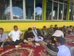Wapres Gibran Rakabuming Menunaikan Shalat Jumat Bersama Warga Terdampak Banjir Bandang