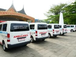 Bupati Eka Putra Serahkan 7 Unit Ambulans