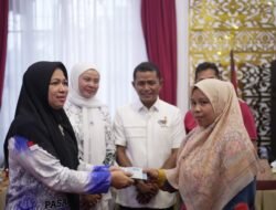 Peduli Bencana, PGRI & Bunda Guru Pasaman Barat Serahkan Bantuan Bagi Korban Galodo