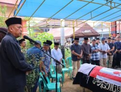 Iwan, SE Meninggal Walikota Zulmaeta & Wakilnya Berikan Penghormatan Terakhir
